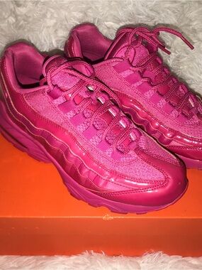 Nike Women's Vibrant Pink Athletic Sneakers